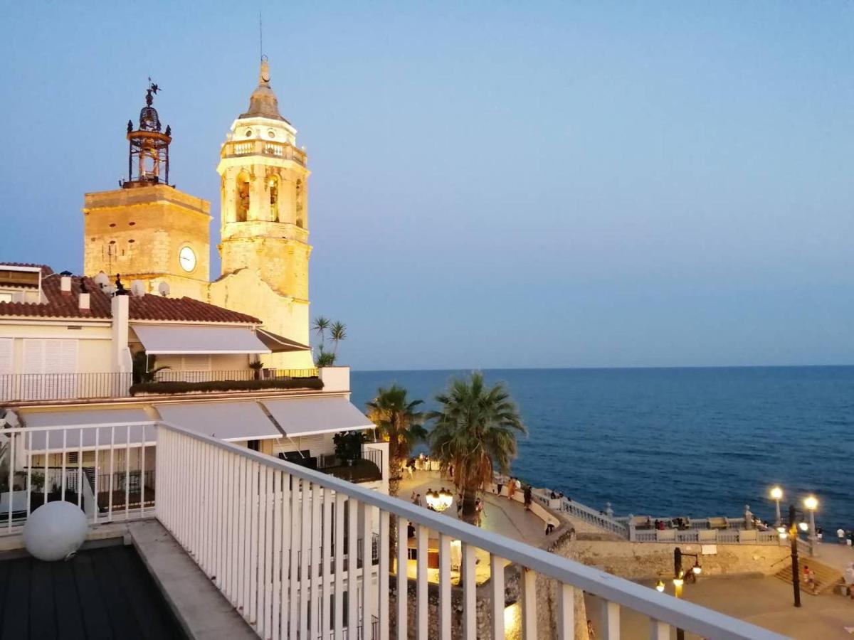 Atico Con Fantasticas Vistas Al Mar Y La Iglesia Lägenhet Sitges Exteriör bild