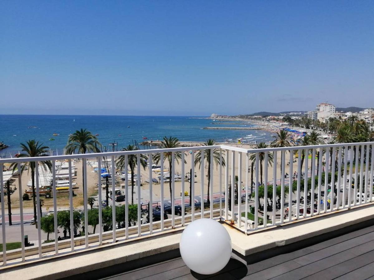 Atico Con Fantasticas Vistas Al Mar Y La Iglesia Lägenhet Sitges Exteriör bild