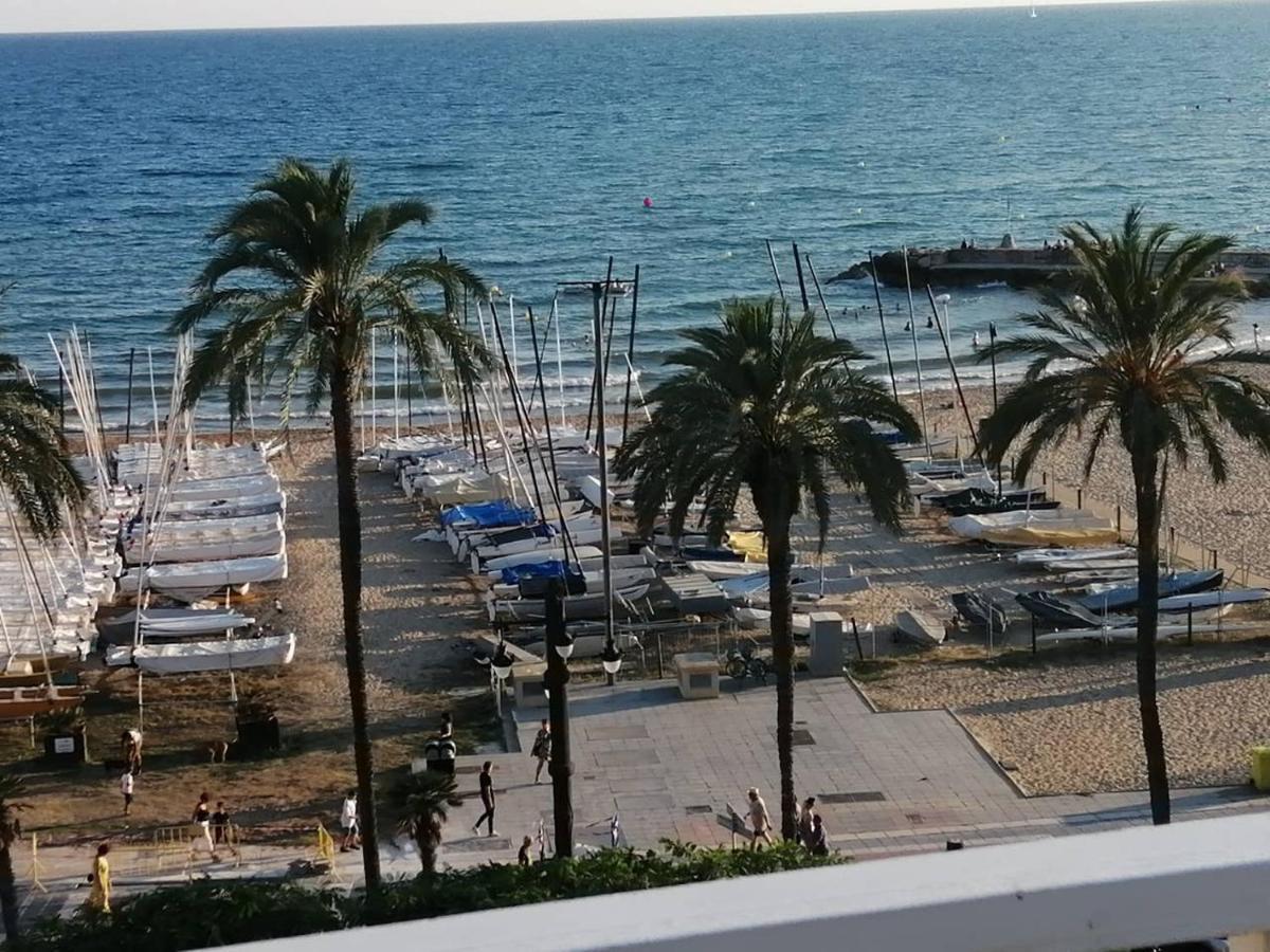 Atico Con Fantasticas Vistas Al Mar Y La Iglesia Lägenhet Sitges Exteriör bild