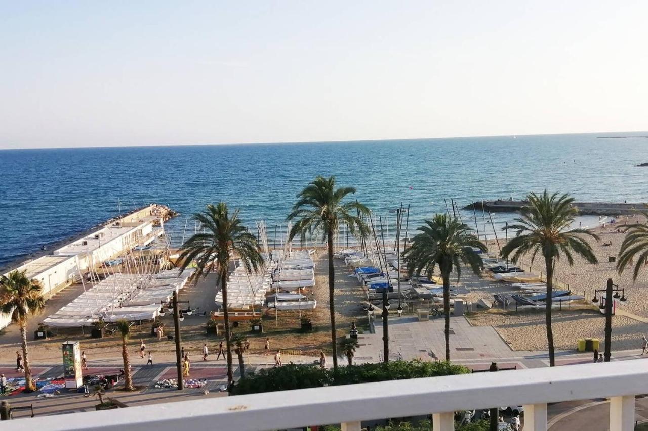 Atico Con Fantasticas Vistas Al Mar Y La Iglesia Lägenhet Sitges Exteriör bild