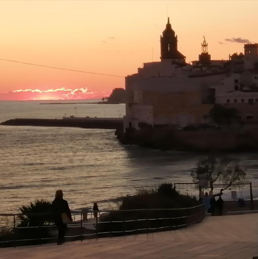 Atico Con Fantasticas Vistas Al Mar Y La Iglesia Lägenhet Sitges Exteriör bild