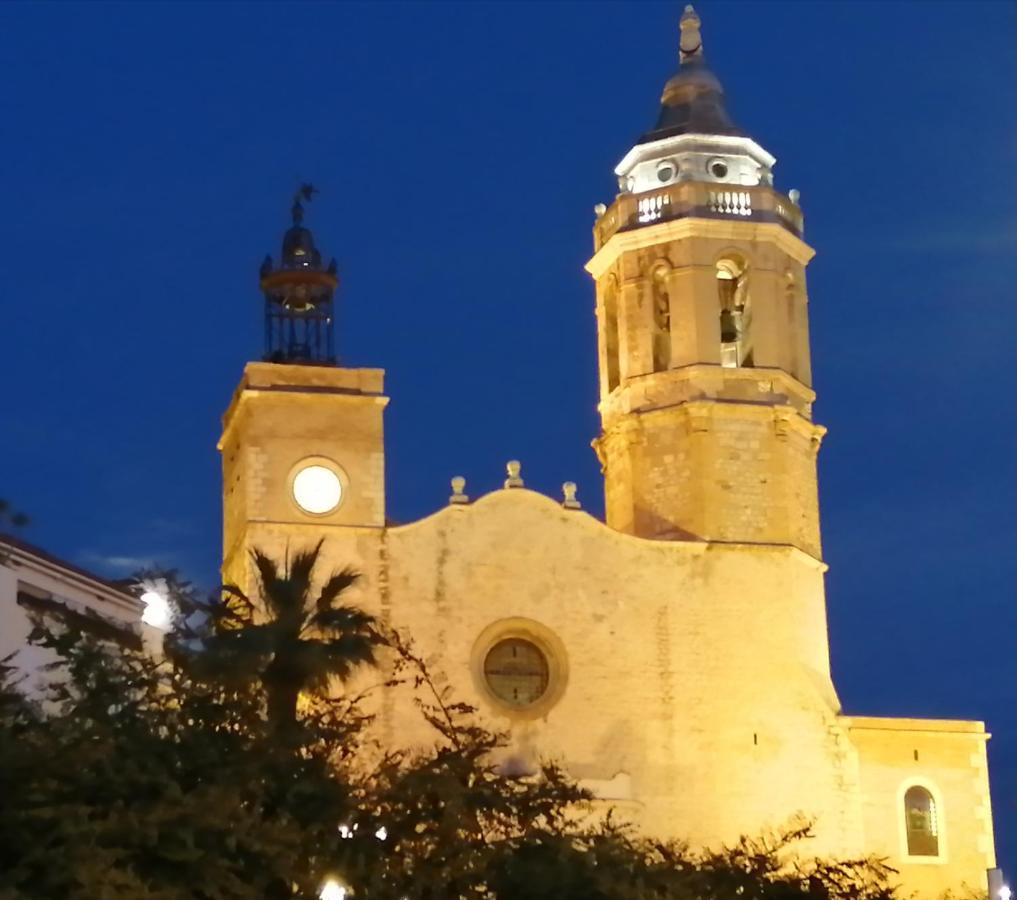Atico Con Fantasticas Vistas Al Mar Y La Iglesia Lägenhet Sitges Exteriör bild
