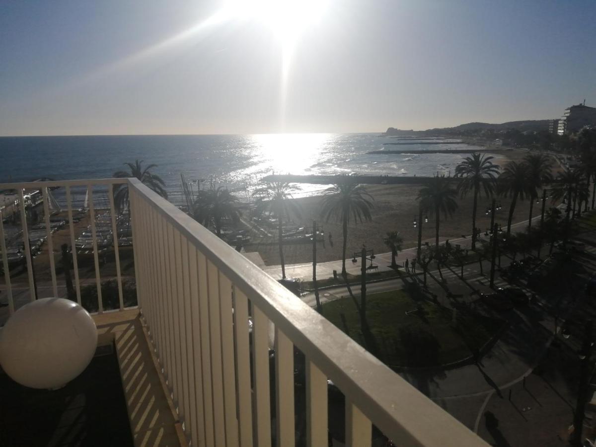 Atico Con Fantasticas Vistas Al Mar Y La Iglesia Lägenhet Sitges Exteriör bild