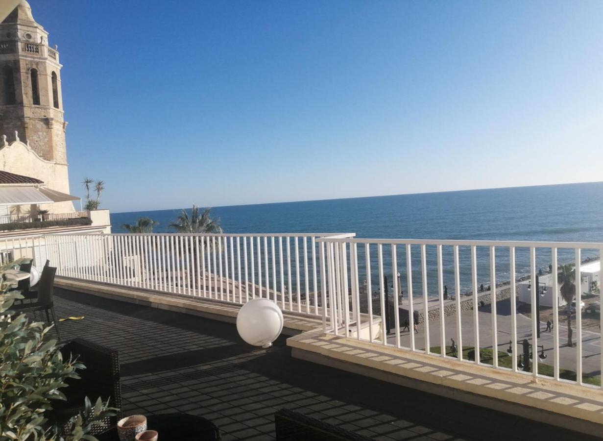 Atico Con Fantasticas Vistas Al Mar Y La Iglesia Lägenhet Sitges Exteriör bild