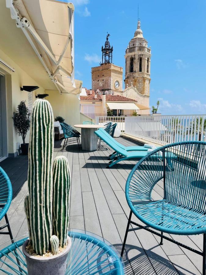 Atico Con Fantasticas Vistas Al Mar Y La Iglesia Lägenhet Sitges Rum bild