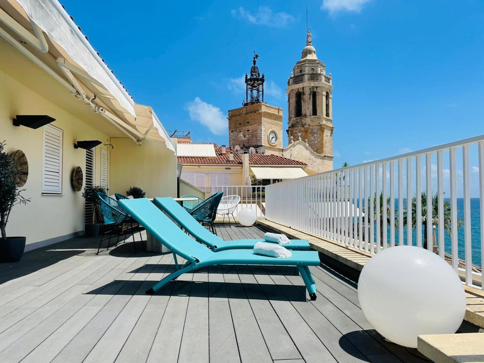 Atico Con Fantasticas Vistas Al Mar Y La Iglesia Lägenhet Sitges Rum bild